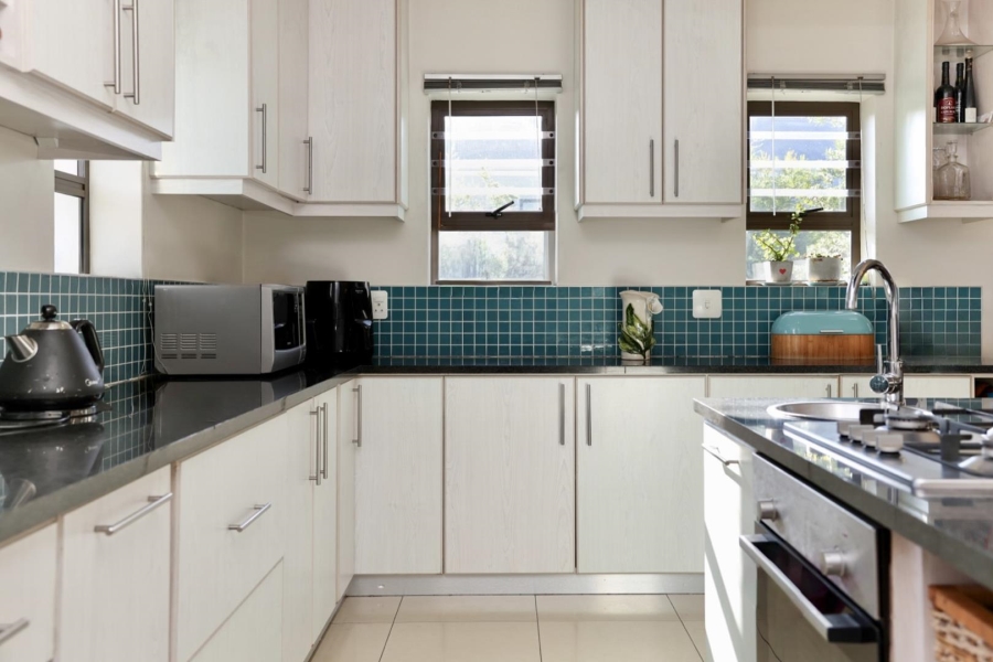 3 Bedroom Property for Sale in Kraaibosch Western Cape
